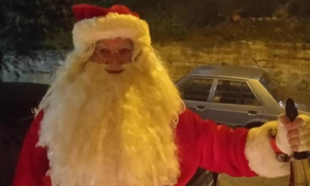 Θλίψη στη Λαμία: Πέθανε ο «Άι Βασίλης» της πόλης την ώρα που μοίραζε δώρα